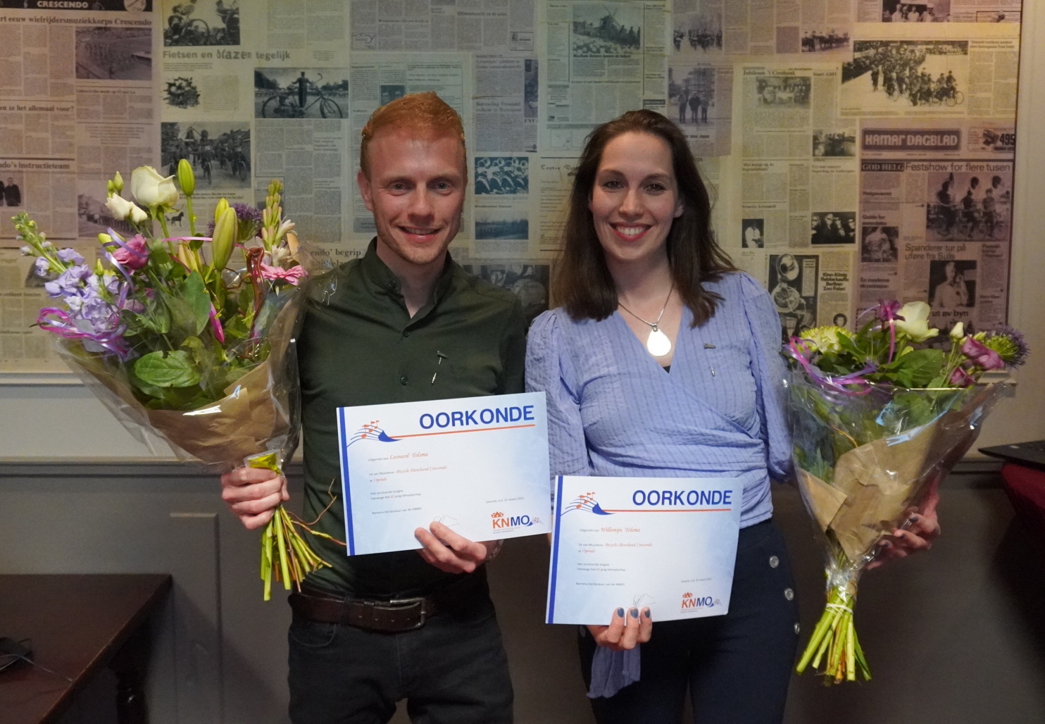 Tolsma tweeling gehuldigd voor hun 25-jarig jubileum bij Bicycle Showband Crescendo